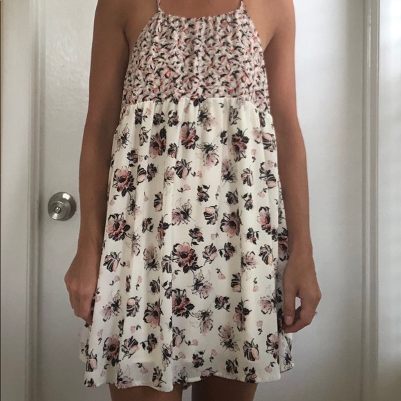 Halter dress - Picture 4 of 4